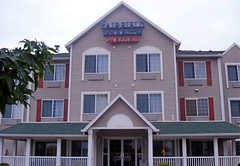 Fairfield Inn & Suites - Hotel - 4231 North Corrington Ave, Kansas City, MO, United States