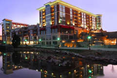 Hampton Inn & Suites RiverPlace - Accomodations - 171 River Place, Greenville, SC, United States