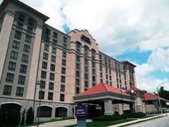 Hampton Inn Suites - Hotel - 4600 Summit St, Kansas City, MO, 64111