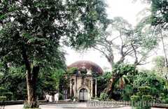 Paco Park Wedding In October in Quiapo, Manila, Philippines
