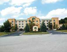 La Quinta Inn & Suites Milwaukee SW New Berlin - Hotel - 15300 Rock Ridge Rd, New Berlin, WI, 53151