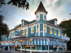 Commander's Palace Restaurant - Restaurant - 1403 Washington Ave, New Orleans, LA, United States