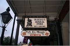 Cafe du Monde - Restaurant - 800 Decatur Street, New Orleans, LA, 70116, USA