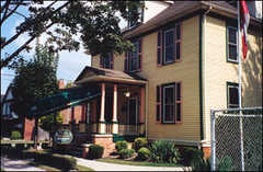 Ye Olde Walkerville Bed & Breakfast - Hotel - 1104 Monmouth Road, Windsor, ON, Canada