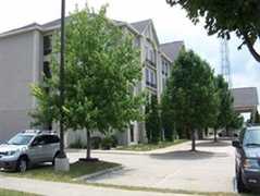 Days Inn & Suites - Hotel - 2215 Blairs Ferry Road Ne, Cedar Rapids, IA, United States