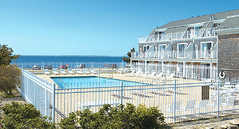 Inn Season Resorts Captain's Quarters - Hotel - 241 Grand Ave, Falmouth, MA, United States
