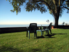 McKinnon's Lakeside Bed and Breakfast - Hotels/Accommodations, Honeymoon - 389 Lakeside Drive, Amherstburg, Ontario, N0R 1G0, Canada